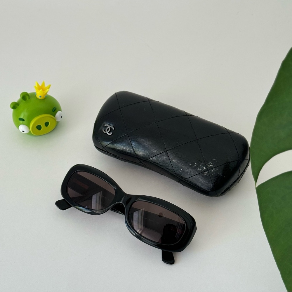 VINTAGE CHANEL SUNGLASSES - Picture 6 of 6